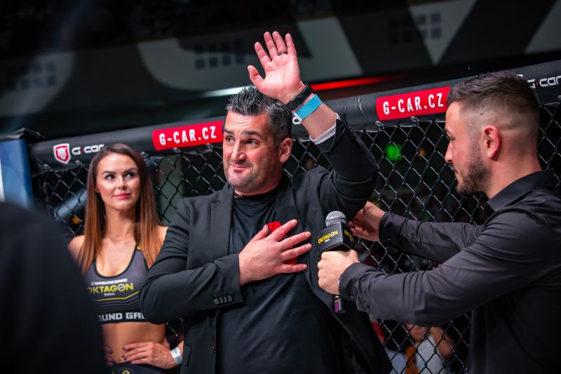 obrázek: Martin Fenin míří do klece Oktagonu!