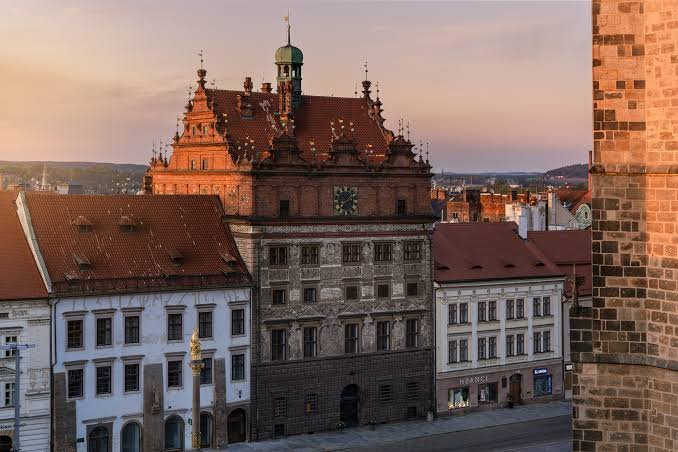 obrázek: Koalice se chválí, opozice kritizuje výsledky. Jak jste spokojeni před volbami s vedením Plzně vy?
