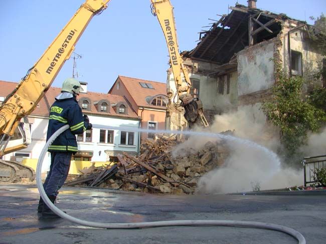 obrázek: Na Roudné se boural dům  