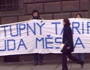 obrázek: Při bitce s policisty bez masky
