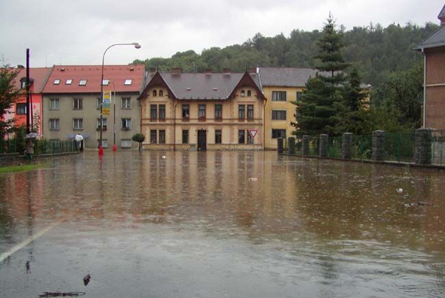 obrázek: Voda ochromila dopravu 