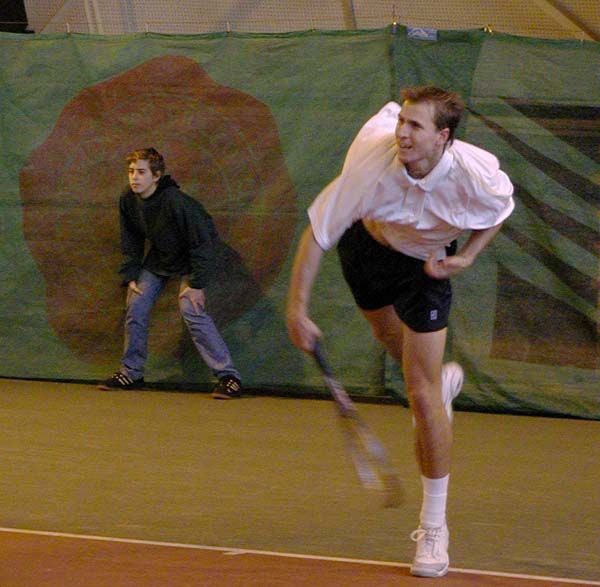 obrázek: Daniel Lustig je halovým tenisovým šampionem