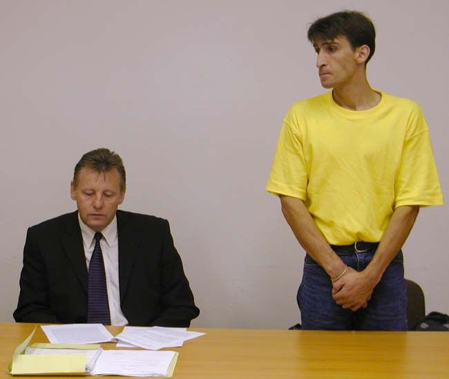 obrázek: Muž sekal sekeru do hlavy v nepříčetnosti