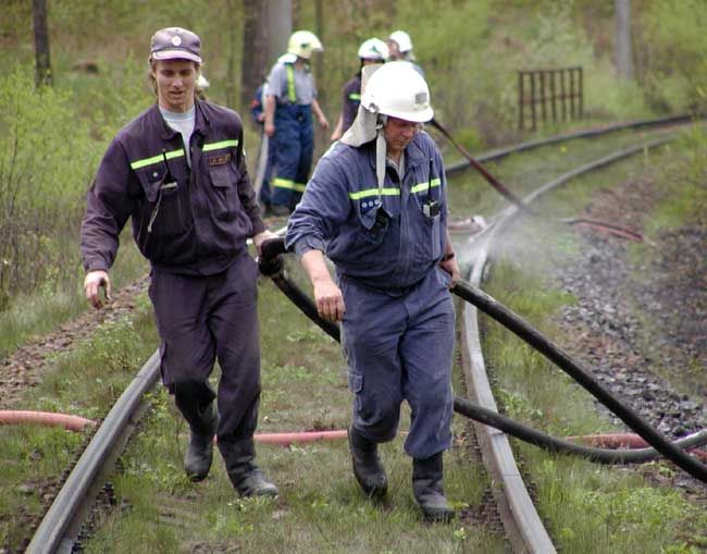 obrázek: Pět hodin bojovali hasiči s požárem lesa