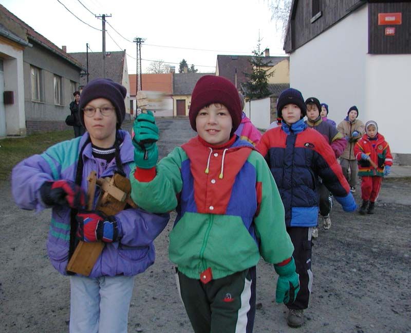 obrázek: Chocomyšlí prošel průvod dětí s řehtačkami