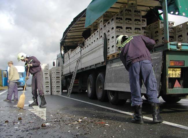 obrázek: Při nehodě u Bezvěrova dnes zemřel řidič