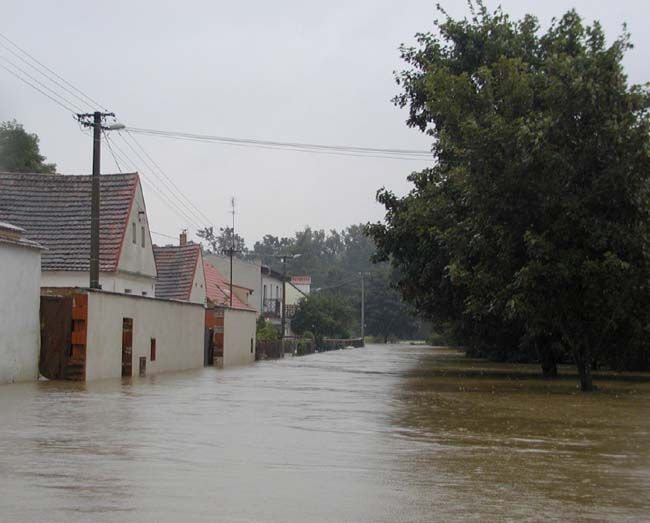 obrázek: Řeky se zvedají, během dne hrozí záplavy