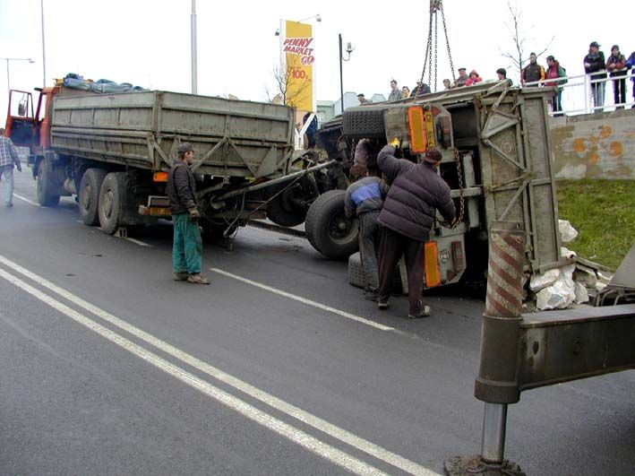 obrázek: Při noční nehodě na D5 zemřel člověk
