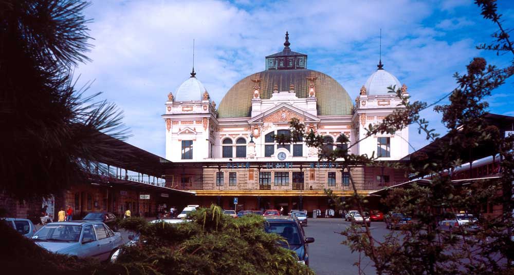 obrázek: Prodavačka ve stánku na nádraží přišla o tisíce