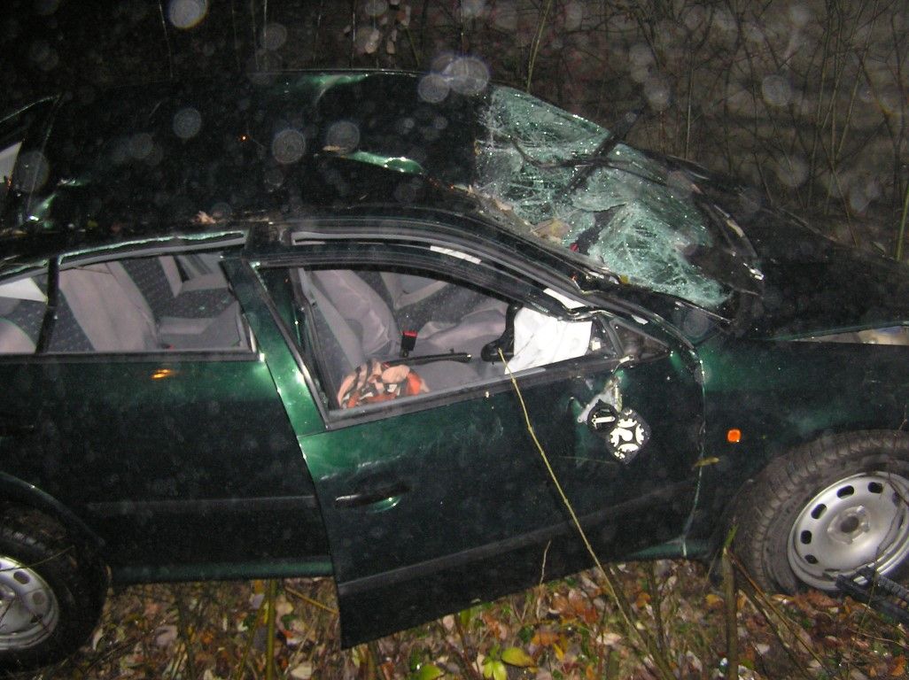 obrázek: Řidička spadla v Plzni z desetimetrového mostu, přežila