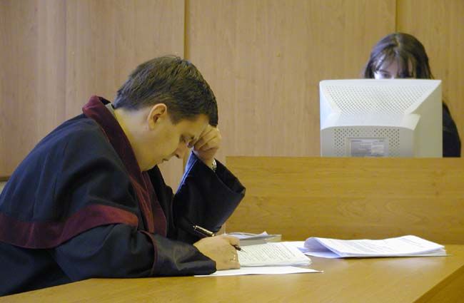 obrázek: Znásilňovač Beniak k soudu nedorazil