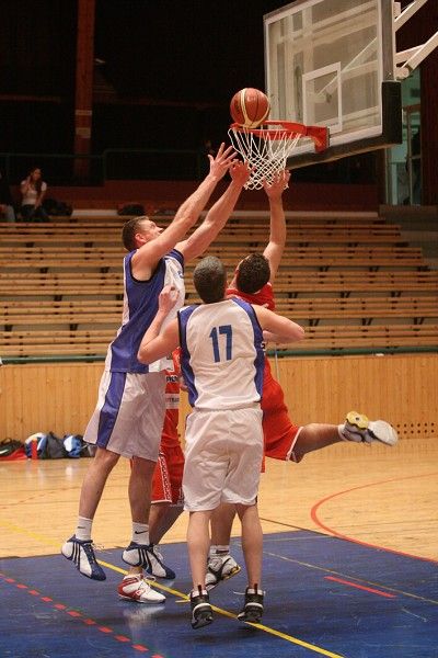 obrázek: Basket Západ zaváhal
