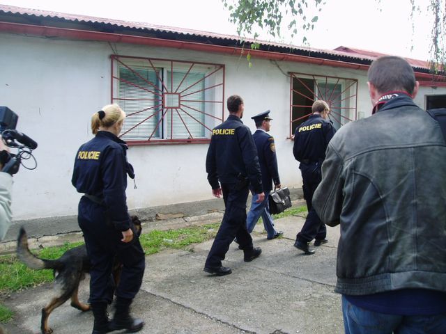 obrázek: Hasiči a policisté kontrolovali ubytovny cizinců