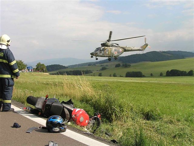 obrázek: Motocyklista se čelně srazil s nákladním vozem