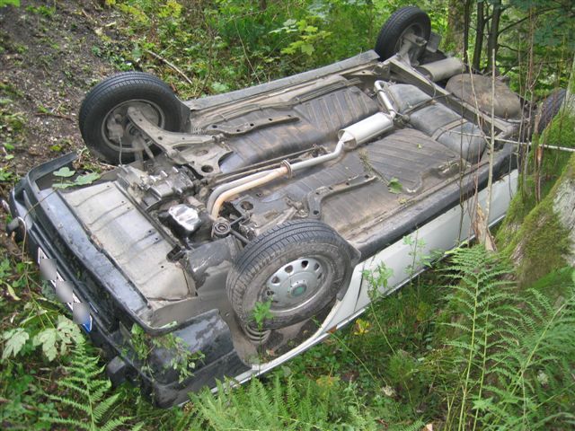 obrázek: Pád automobilu ze srázu u Rejštejna přečkali bez zranění