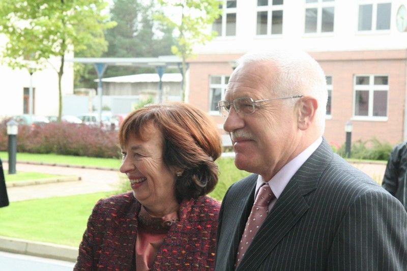 obrázek: Prezident Klaus s manželkou zahajují třídenní návštěvu kraje