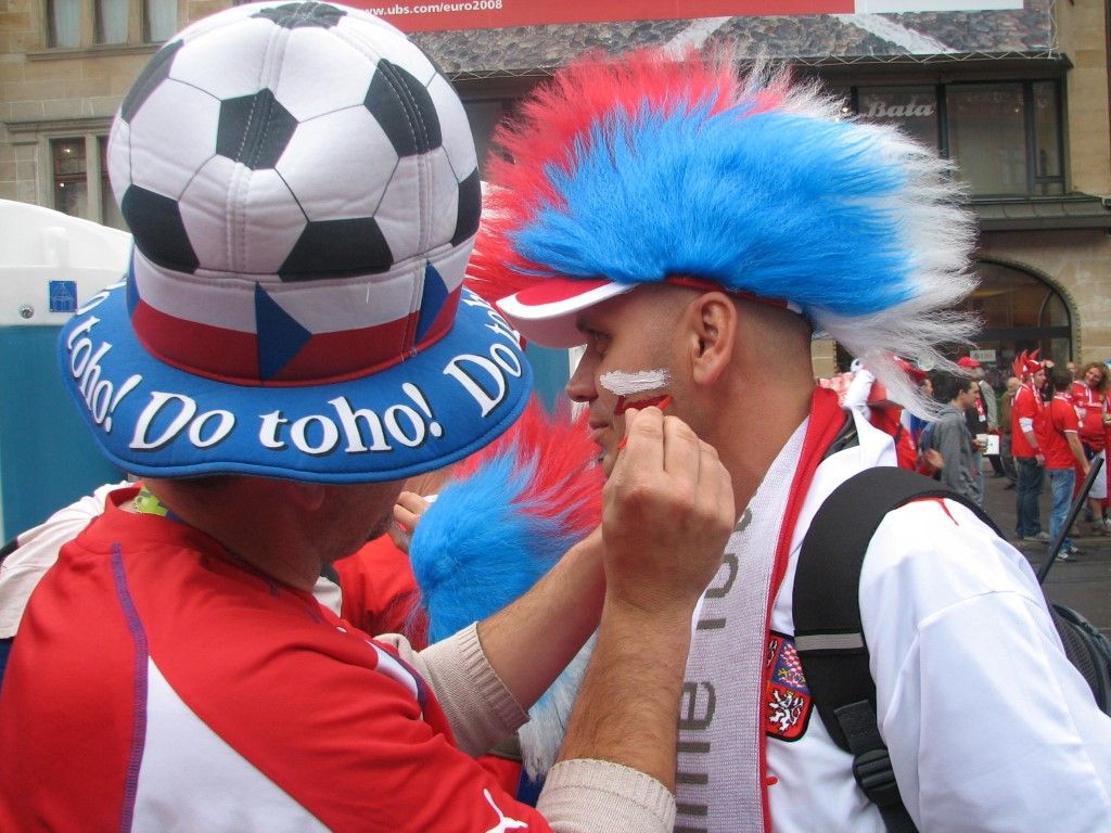 фанатская атрибутика. аксессуары для болельщиков баскетбола. коллекция футбольных шарфов. магазин клубной атрибутики. магазин фанатской атрибутики.