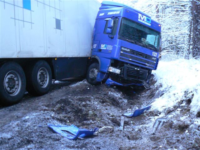 obrázek: Silnici do Plané uzavřela nehoda kamionu