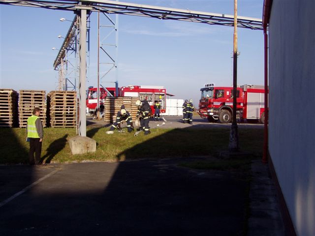 obrázek: V Chlumčanech hořela benzina. Naštěstí jen jako