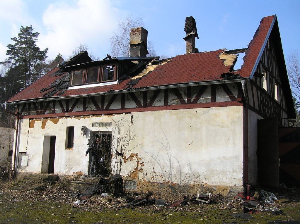 obrázek: V holýšovských kasárnách hořel dům