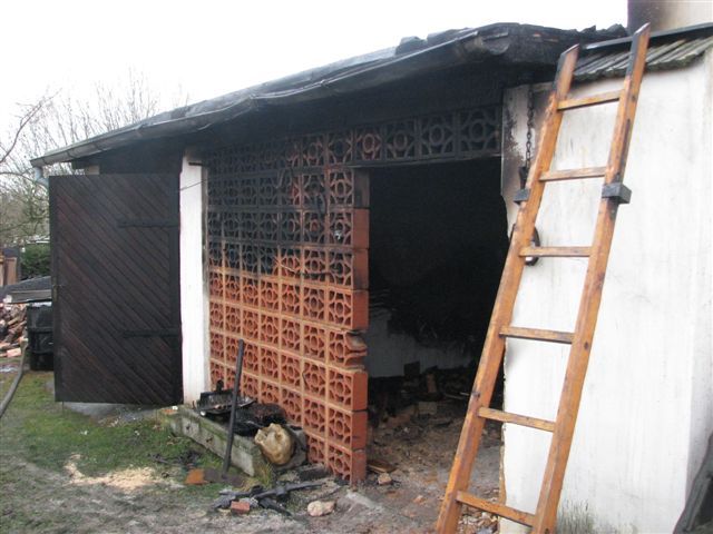 obrázek: V Nevřeni hořel dům, soused propadl stropem