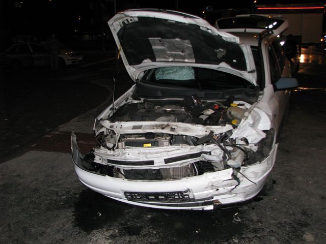 obrázek: V Plzni vzplálo po nehodě auto 
