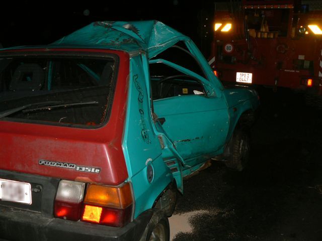 obrázek: V Sušici sjelo auto do potoka