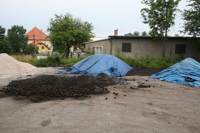 obrázek: V uhelném skladu hořelo