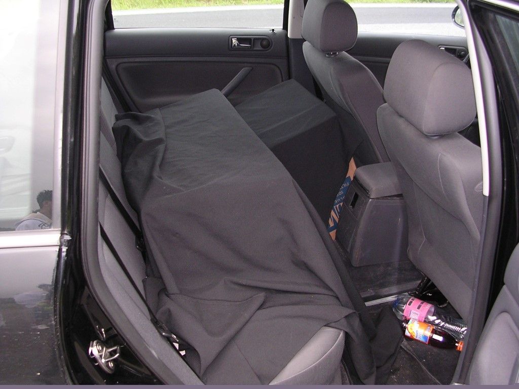 obrázek: Celníci našli v autě 353 kartonů cigaret bez kolků