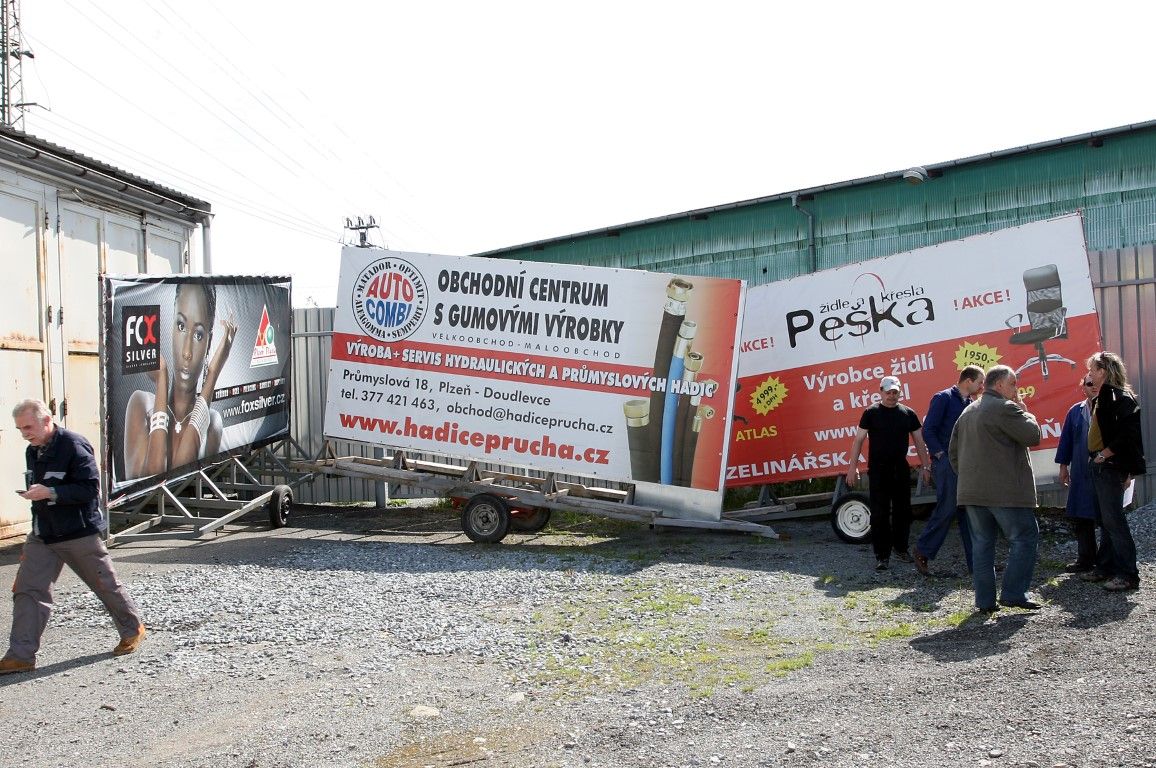 obrázek: Centrální obvod Plzně ´zamete´ s reklamními vozíky