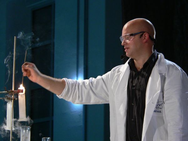 obrázek: Chemický mág  Londesborough předvede dnes show v Plzni