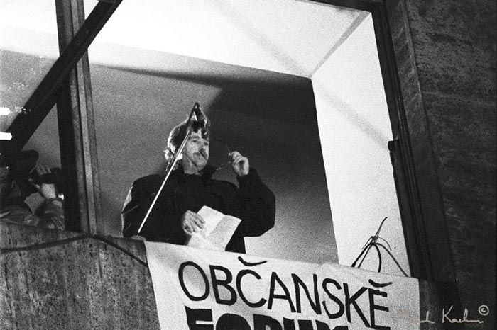obrázek: Emeritní rektor Holenda bude vzpomínat na listopad 1989