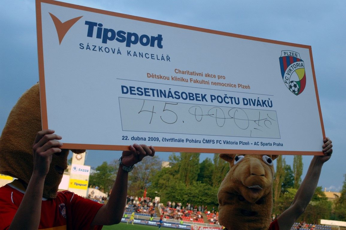 obrázek: Fanoušci Viktorie zajistili nemocnici 45 tisíc korun