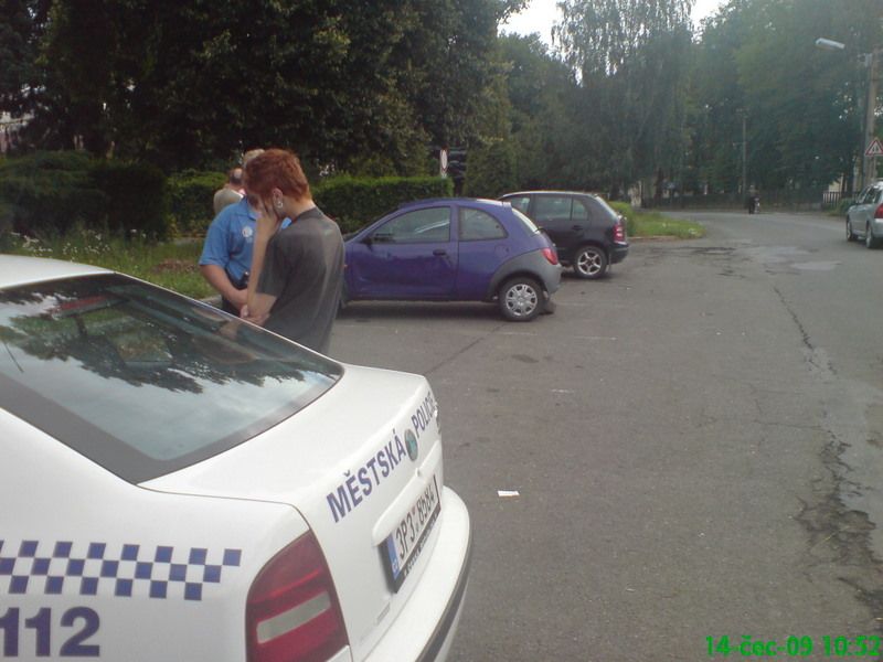 obrázek: Když nedostal od matky peníze, naboural jí auto