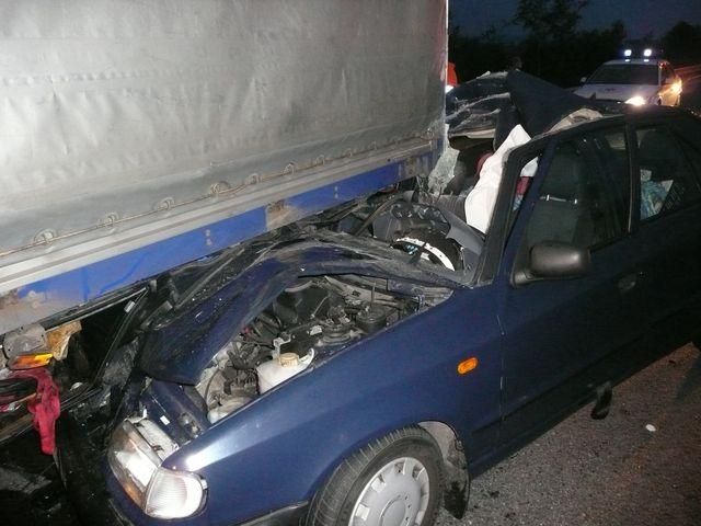 obrázek: Koukal kde co lítá a narazil do kamionu