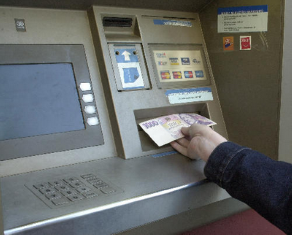 obrázek: Na ukradenou kartu vybrala přes dvacet tisíc
