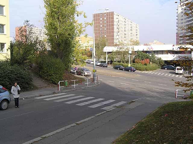 obrázek: Náklaďák nedal přednost chodkyni