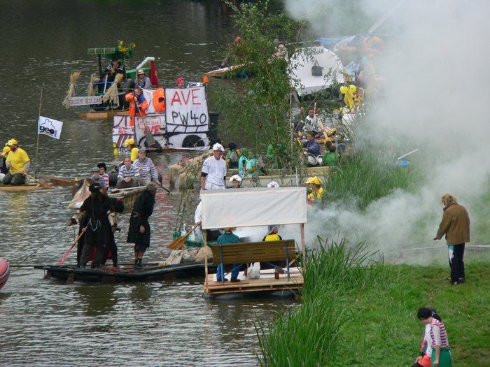 obrázek: Jez U Mráčku budou v sobotu sjíždět netradiční plavidla 