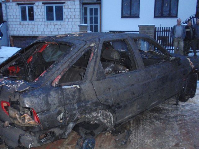 obrázek: Při požáru v rokycanské garáži se popálili dva muži