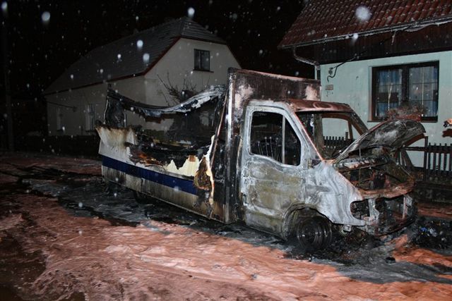 obrázek: Shořelo auto plné salámů