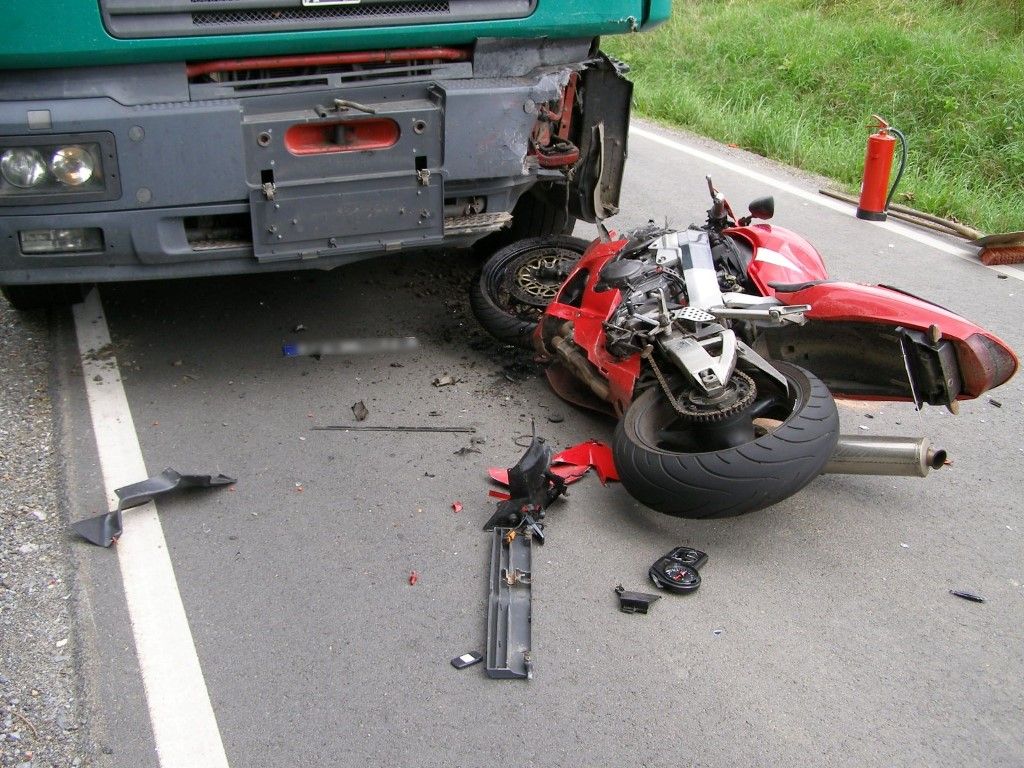 obrázek: U Libákovic zemřel odpoledne motorkář po srážce s kamionem