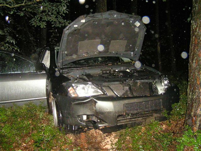 obrázek: U Miřkova bouralo auto s mladými lidmi, žena nepřežila