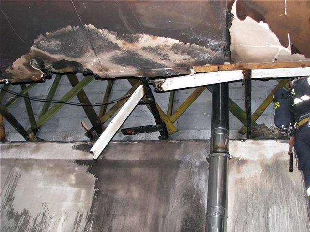 obrázek: V Černicích hořel sklad elektromateriálu, škoda 4 miliony