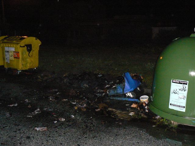 obrázek: V Holýšově shořelo šest kontejnerů