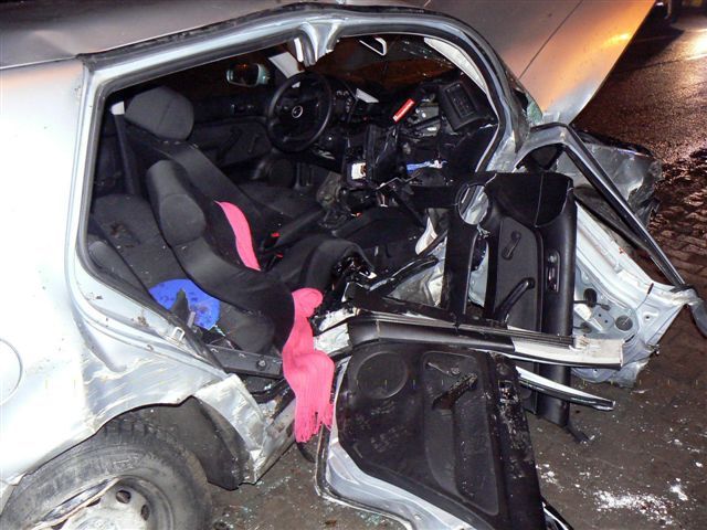 obrázek: V Křimicích se srazily dva volkswageny