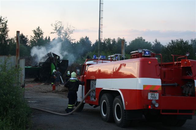 obrázek: V Líních shořel štěpkovač, škoda je milion