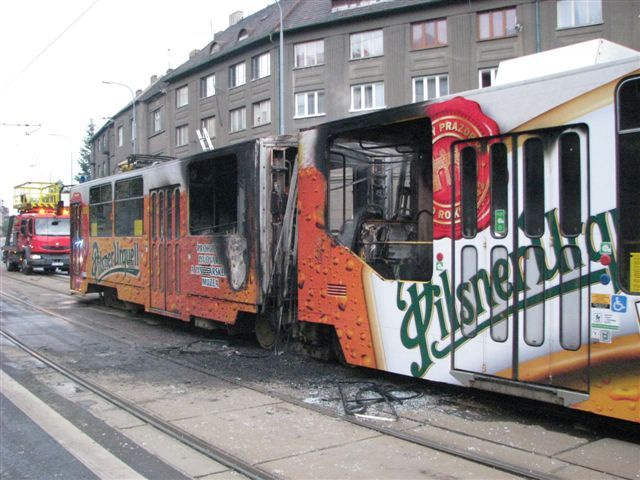 obrázek: V Plzni dnes hořela tramvaj, škoda 10 milionů