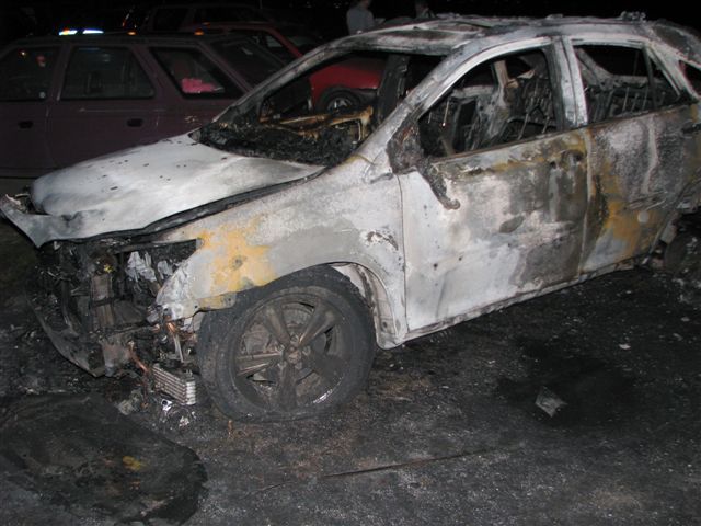 obrázek: V Plzni někdo v noci na včerejšek zapálil luxusní lexus