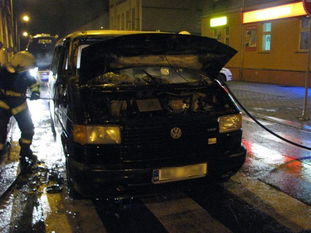 obrázek: V Plzni shořela dodávka s milionovým nákladem