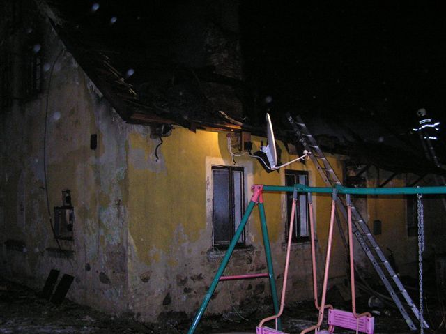 obrázek: V Újezdě pod Přimdou hořel dům, majitelé naštěstí utekli